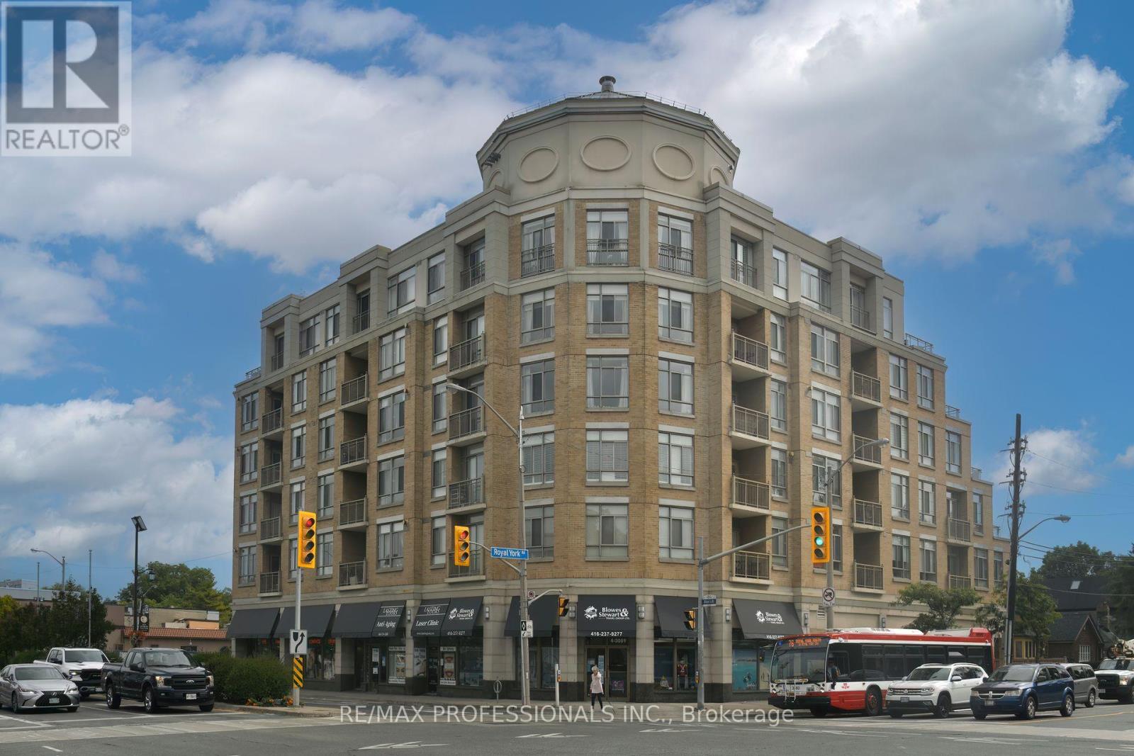 205 - 935 ROYAL YORK ROAD, Toronto, Ontario