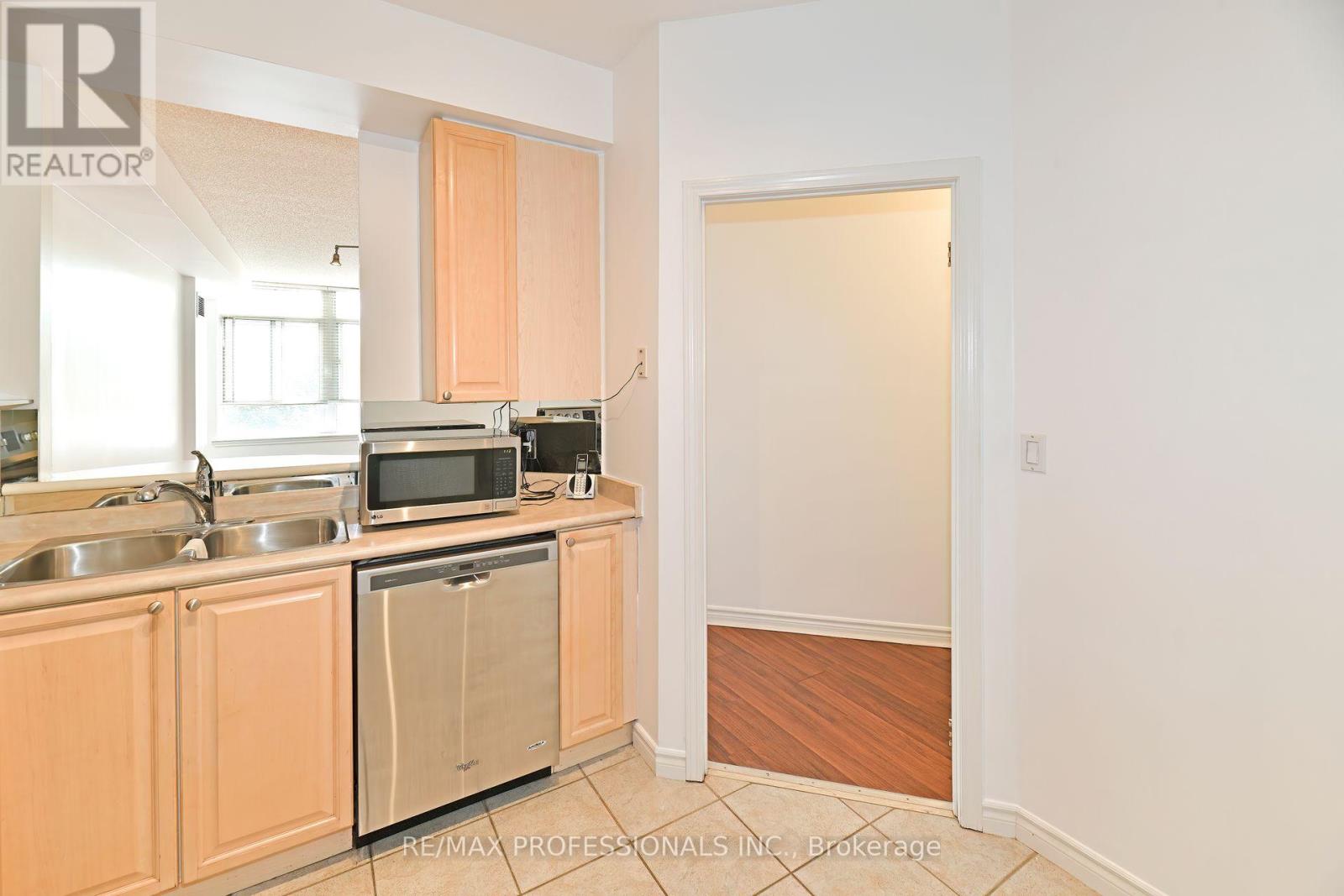 205 - 935 Royal York Road, Toronto, Ontario  M8Y 4H1 - Photo 10 - W12431606