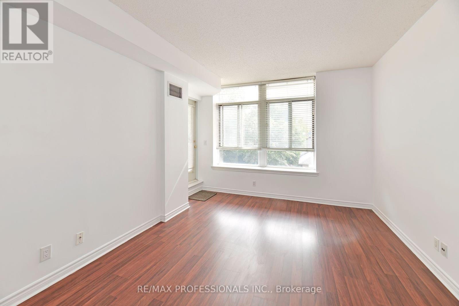 205 - 935 Royal York Road, Toronto, Ontario  M8Y 4H1 - Photo 3 - W12431606