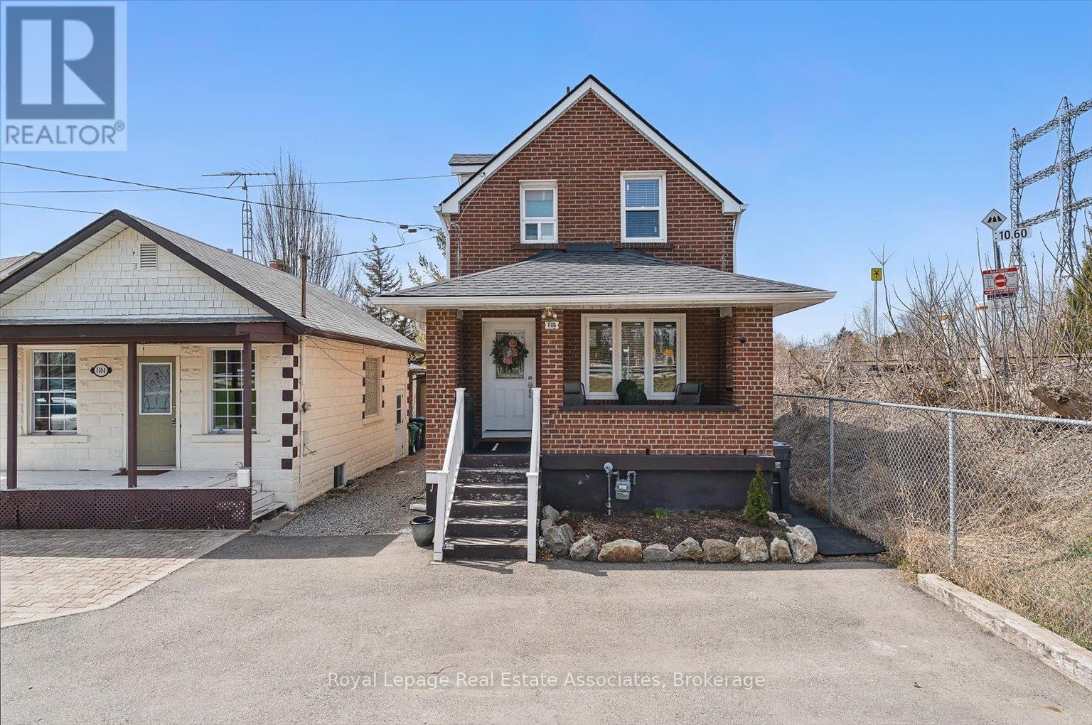 1106 Haig Boulevard, Mississauga, Ontario  L5E 2M5 - Photo 1 - W12431607