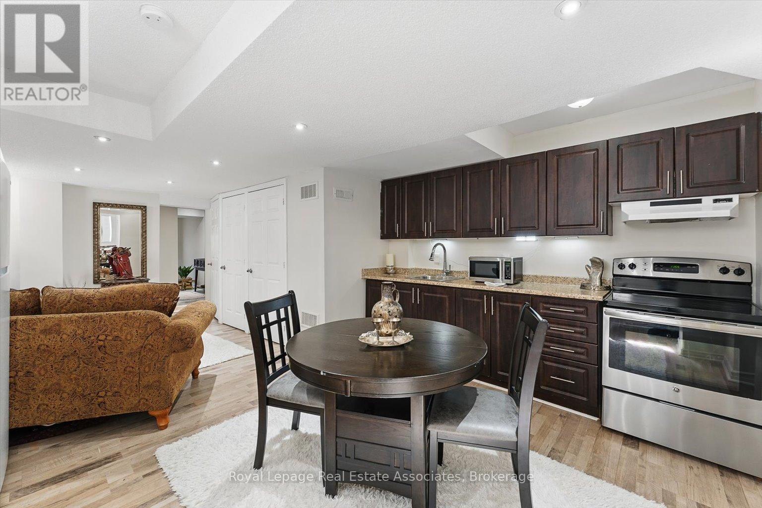 1106 Haig Boulevard, Mississauga, Ontario  L5E 2M5 - Photo 25 - W12431607