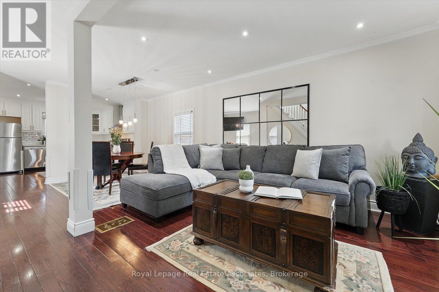 1106 Haig Boulevard, Mississauga, Ontario  L5E 2M5 - Photo 4 - W12431607