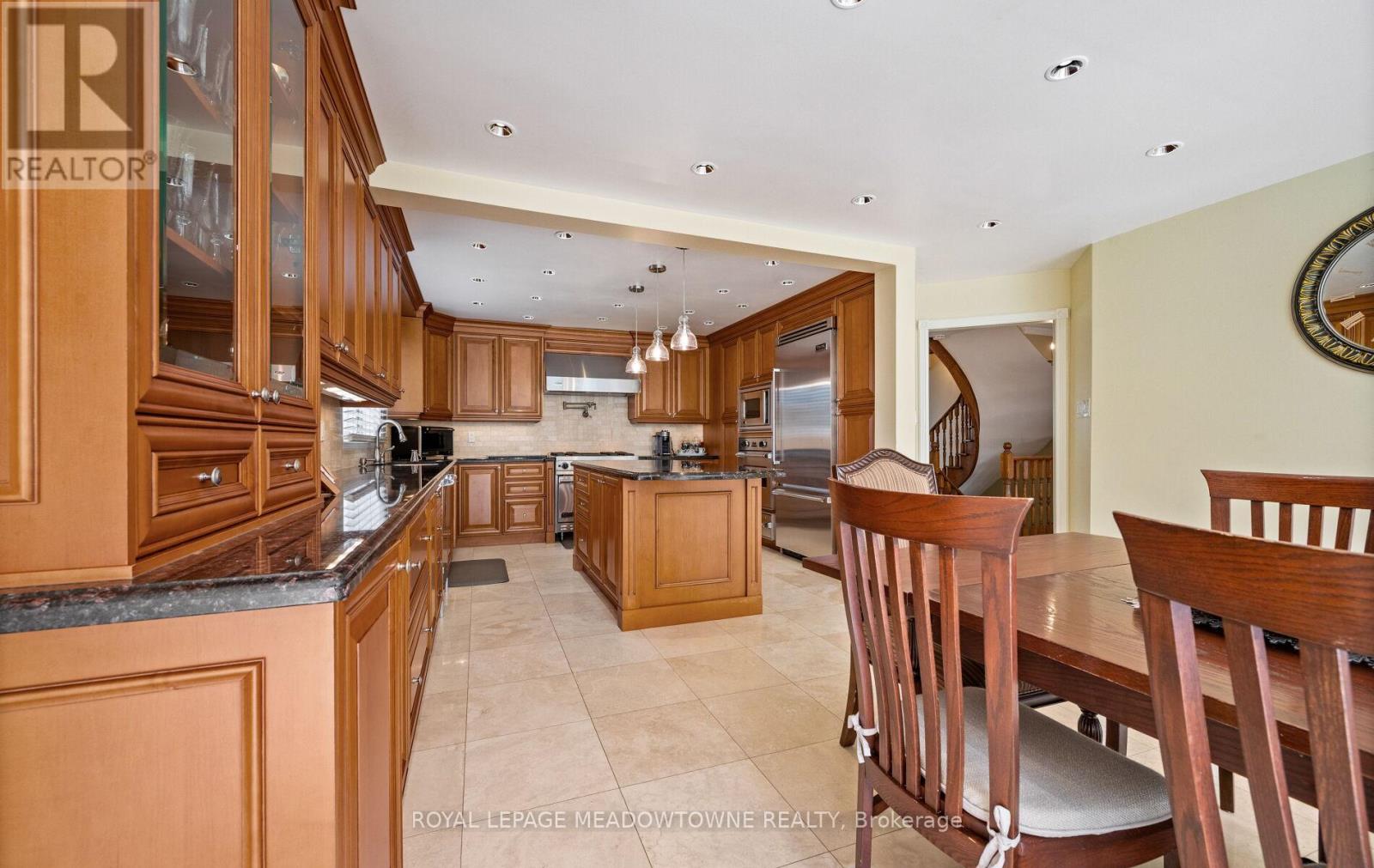 36 Shadywood Road, Brampton, Ontario  L6Z 4M1 - Photo 15 - W12431610