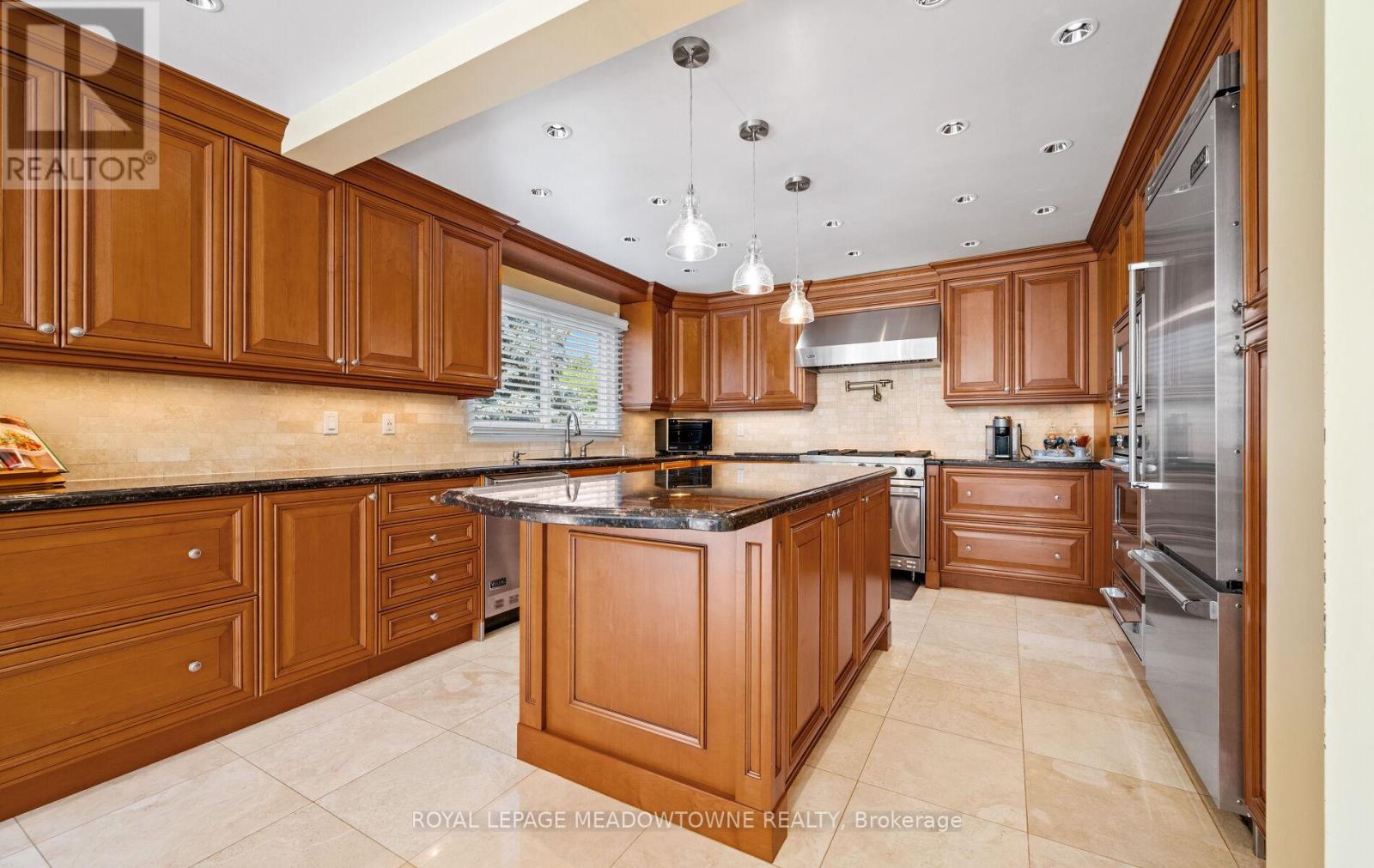 36 Shadywood Road, Brampton, Ontario  L6Z 4M1 - Photo 17 - W12431610