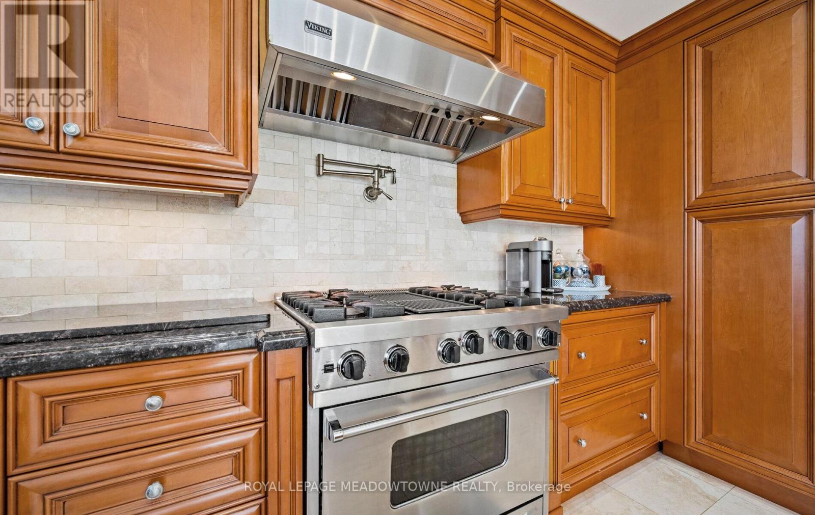 36 Shadywood Road, Brampton, Ontario  L6Z 4M1 - Photo 18 - W12431610