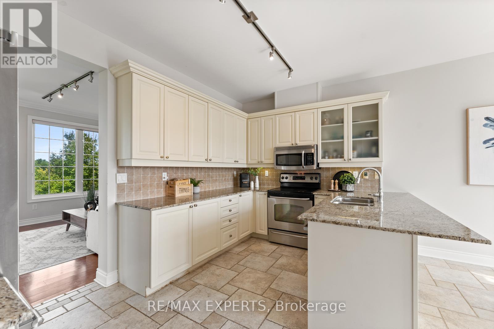 134 Rolling Hills Lane, Caledon, Ontario  L7E 4E1 - Photo 14 - W12431624