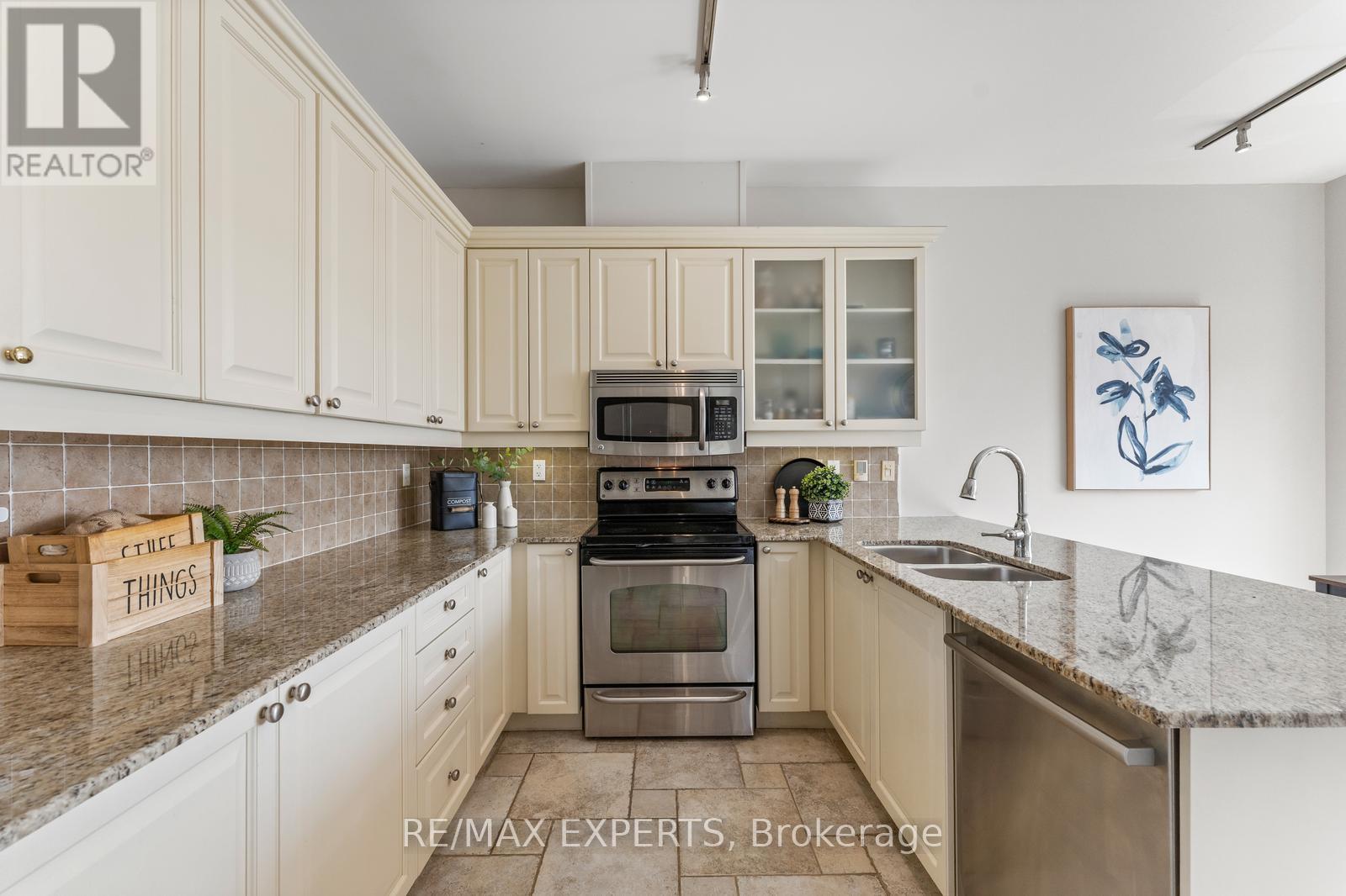 134 Rolling Hills Lane, Caledon, Ontario  L7E 4E1 - Photo 15 - W12431624