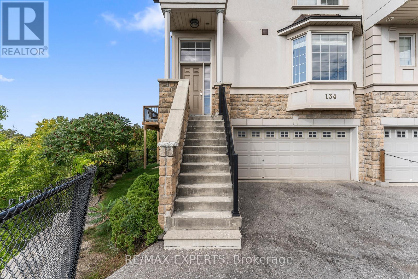 134 Rolling Hills Lane, Caledon, Ontario  L7E 4E1 - Photo 3 - W12431624