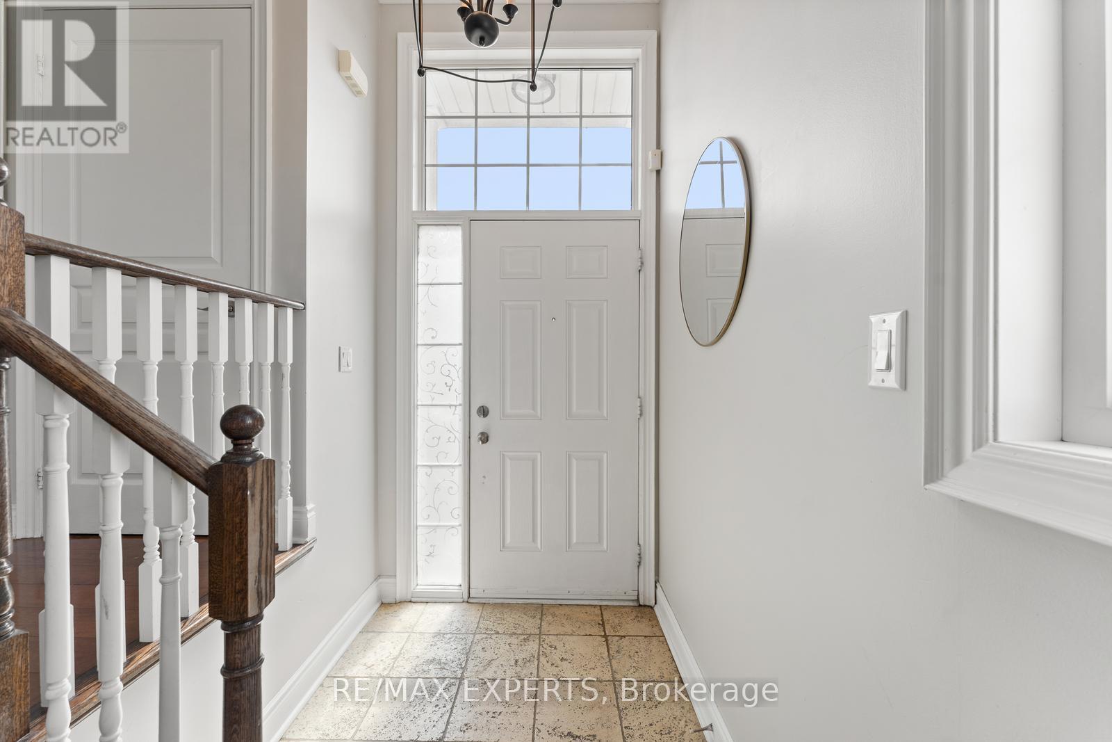 134 Rolling Hills Lane, Caledon, Ontario  L7E 4E1 - Photo 4 - W12431624