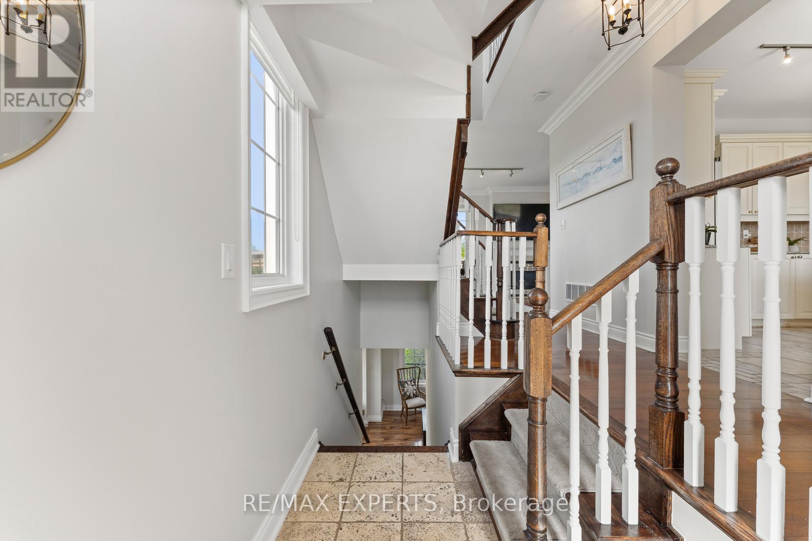 134 Rolling Hills Lane, Caledon, Ontario  L7E 4E1 - Photo 5 - W12431624
