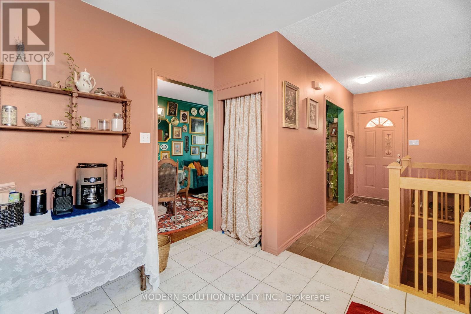 5a Dynevor Road, Toronto, Ontario  M6E 3W7 - Photo 17 - W12431639