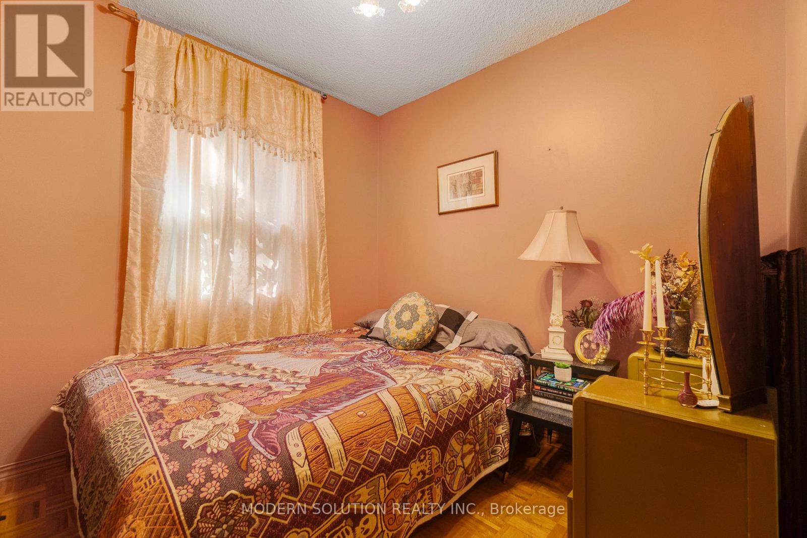 5a Dynevor Road, Toronto, Ontario  M6E 3W7 - Photo 18 - W12431639