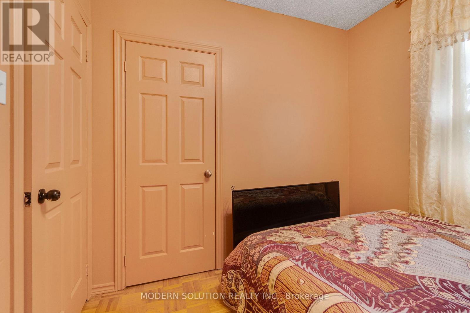 5a Dynevor Road, Toronto, Ontario  M6E 3W7 - Photo 19 - W12431639