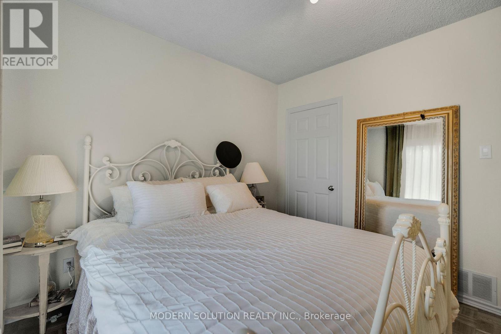 5a Dynevor Road, Toronto, Ontario  M6E 3W7 - Photo 21 - W12431639