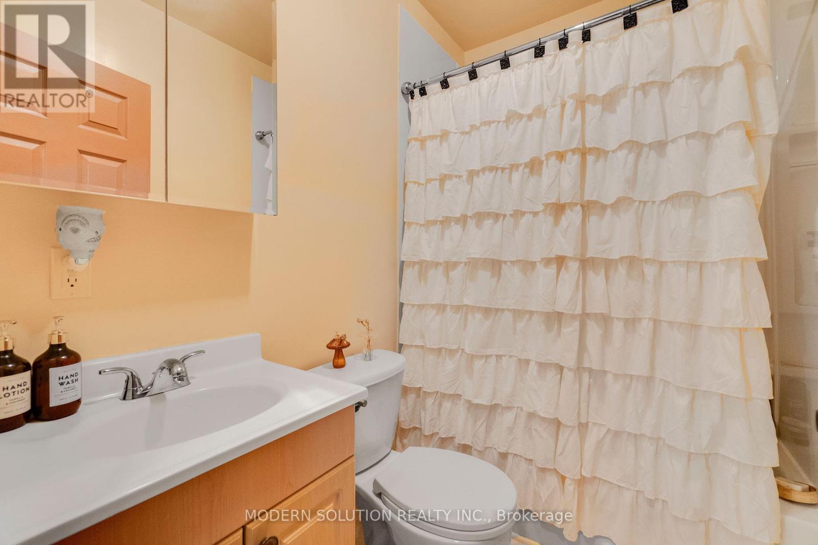 5a Dynevor Road, Toronto, Ontario  M6E 3W7 - Photo 24 - W12431639