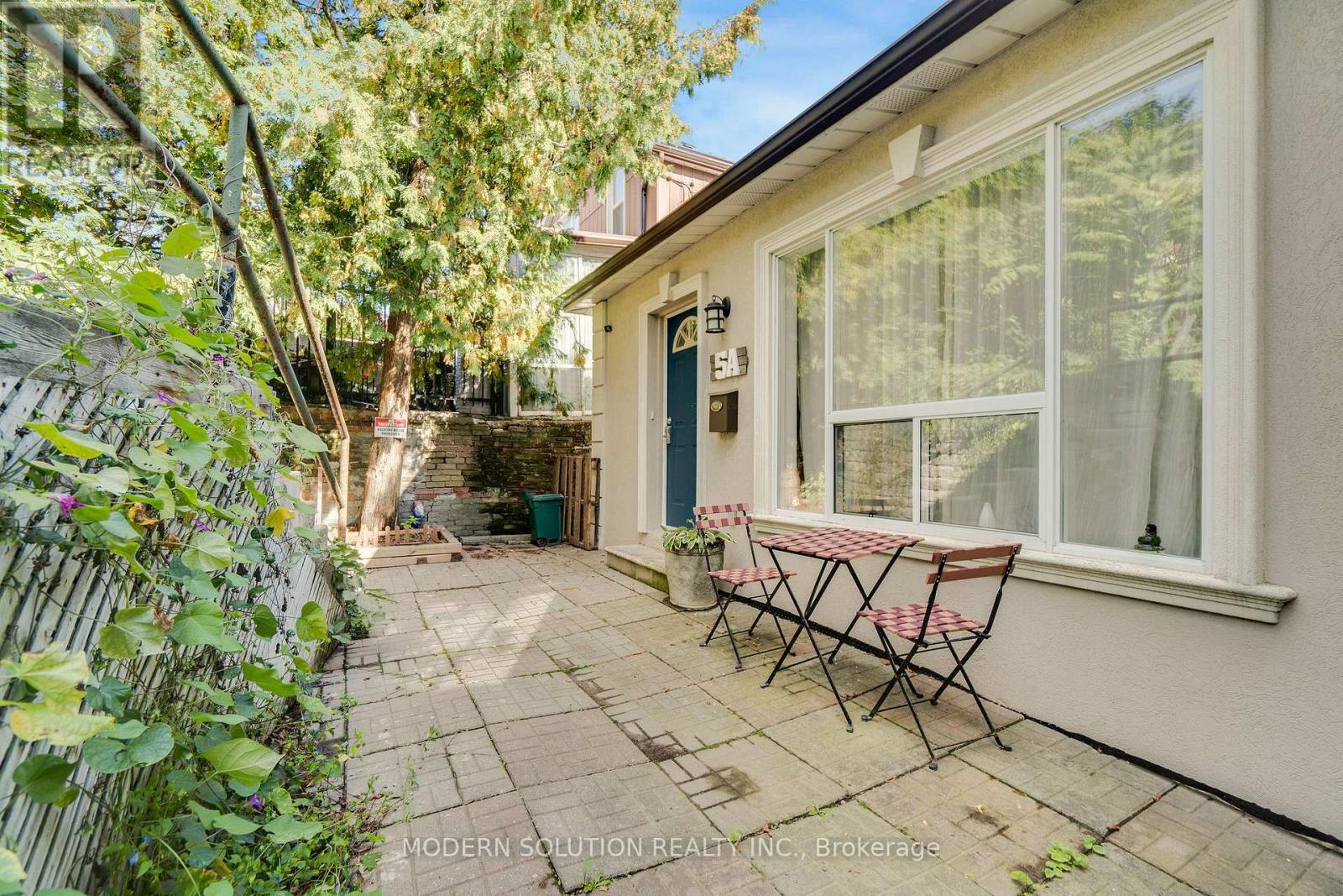 5a Dynevor Road, Toronto, Ontario  M6E 3W7 - Photo 5 - W12431639