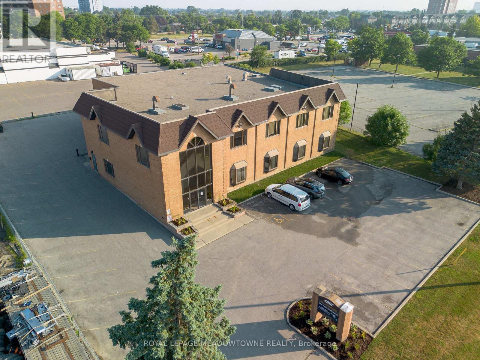 3565 Nashua Drive, Mississauga, Ontario  L4V 1R1 - Photo 11 - W12431657