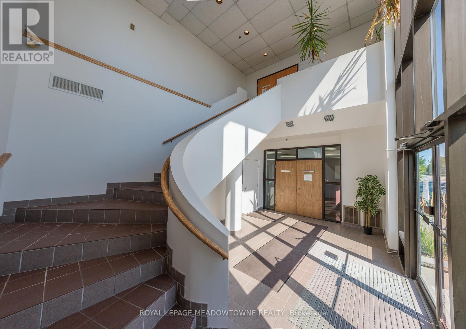 3565 Nashua Drive, Mississauga, Ontario  L4V 1R1 - Photo 3 - W12431657