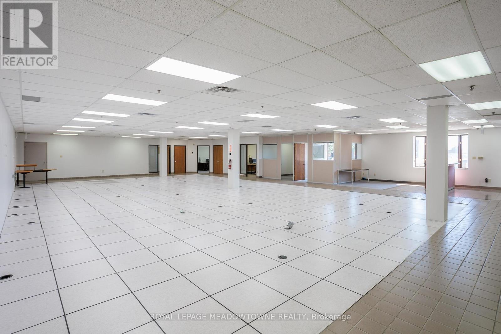 3565 Nashua Drive, Mississauga, Ontario  L4V 1R1 - Photo 4 - W12431657