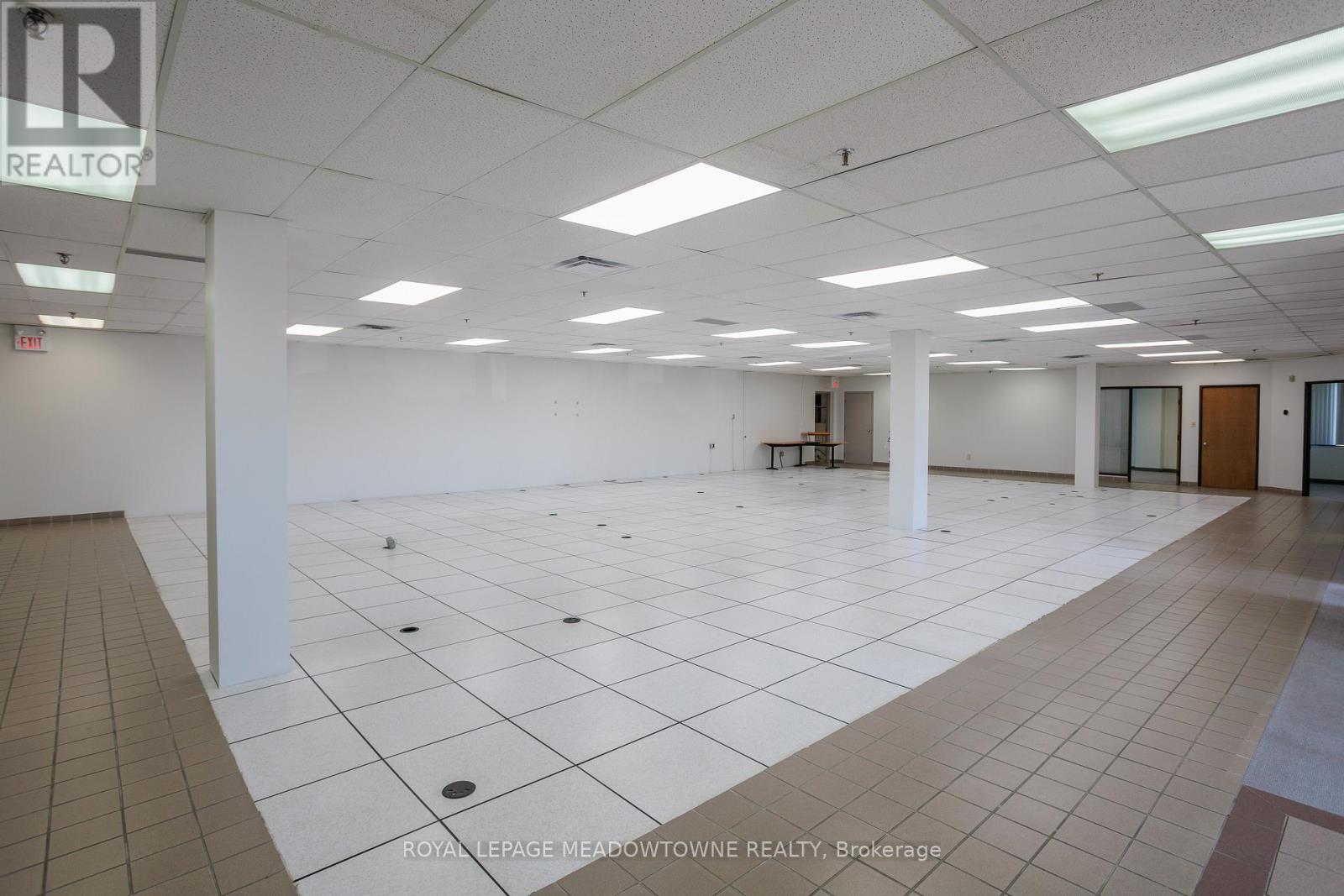 3565 Nashua Drive, Mississauga, Ontario  L4V 1R1 - Photo 5 - W12431657