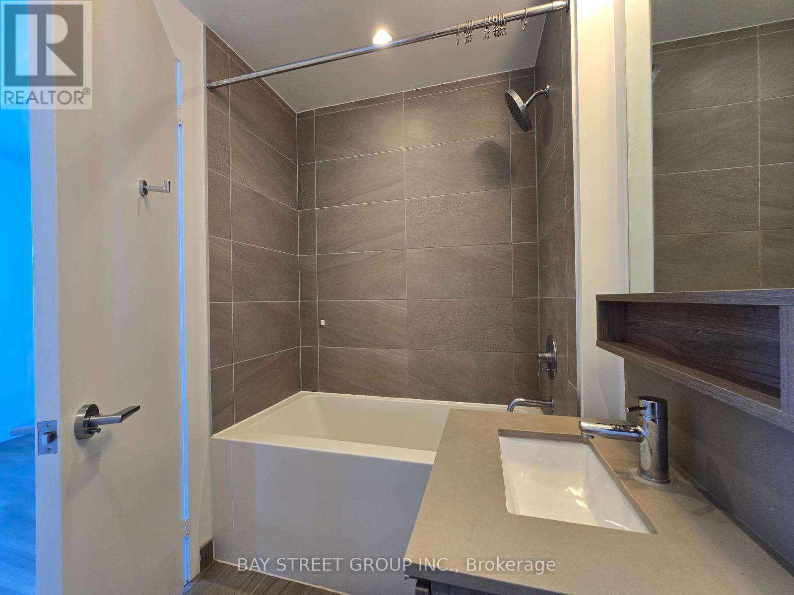 2708 - 950 Portage Parkway, Vaughan, Ontario  L4K 0J7 - Photo 13 - N12390053