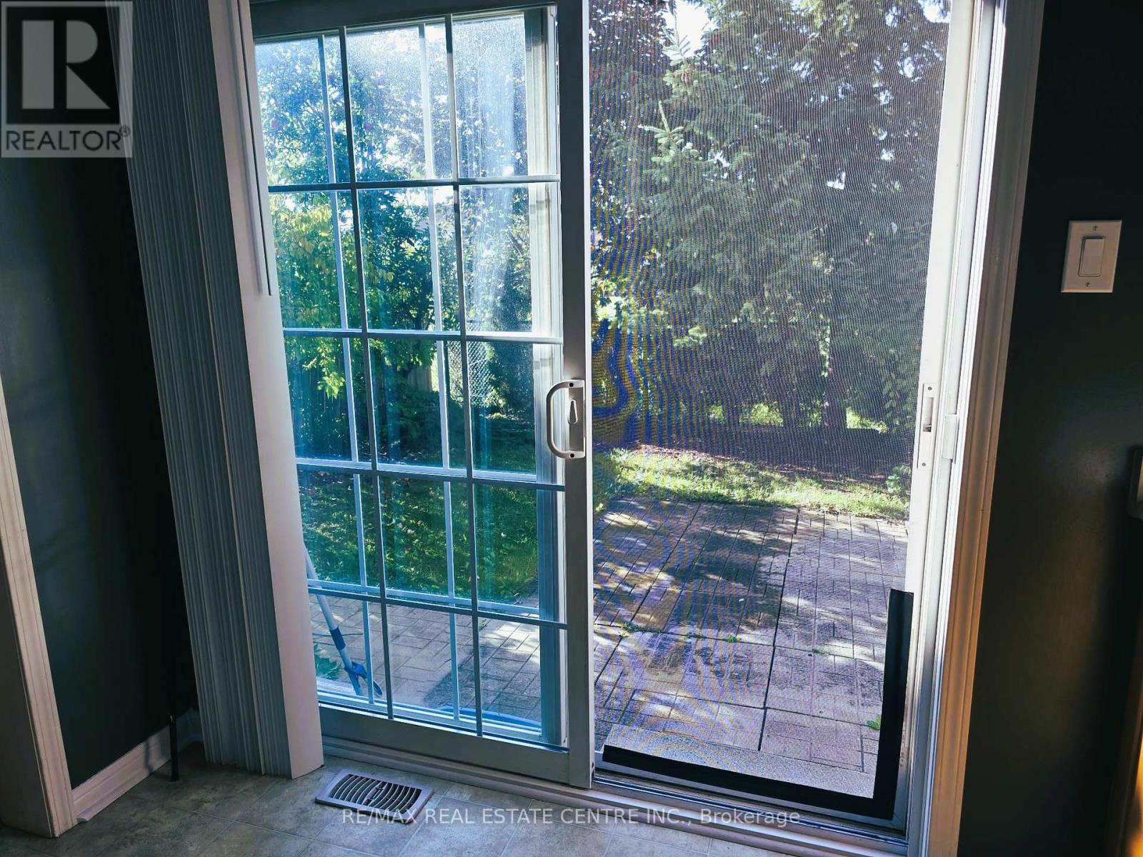 1159 Riddell Crescent, Milton, Ontario  L9T 6Y1 - Photo 13 - W12428737