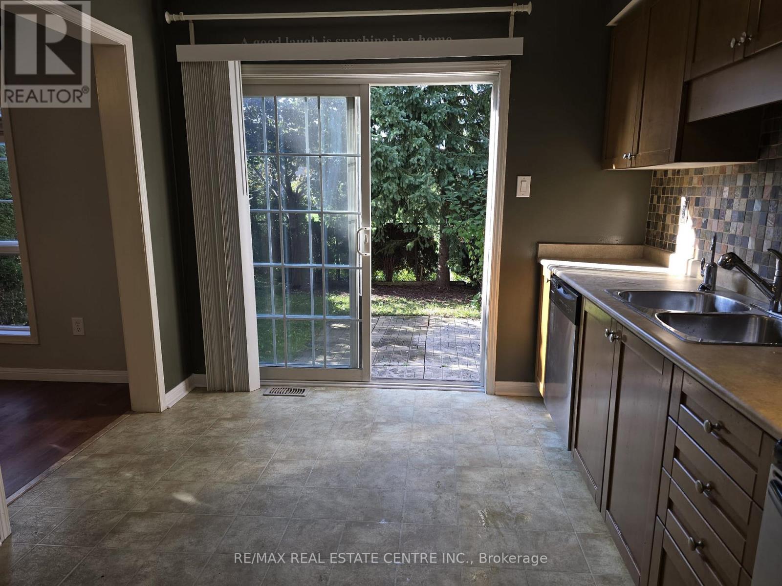 1159 Riddell Crescent, Milton, Ontario  L9T 6Y1 - Photo 8 - W12428737