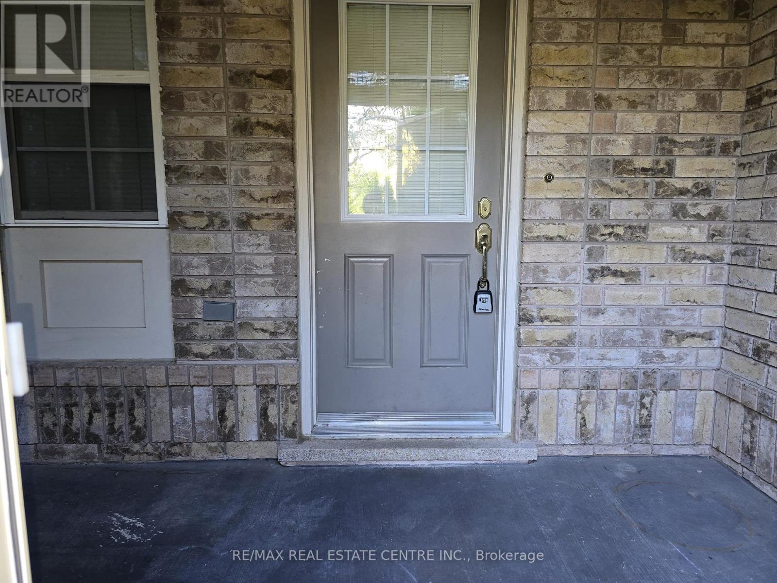 1159 Riddell Crescent, Milton, Ontario  L9T 6Y1 - Photo 4 - W12428737