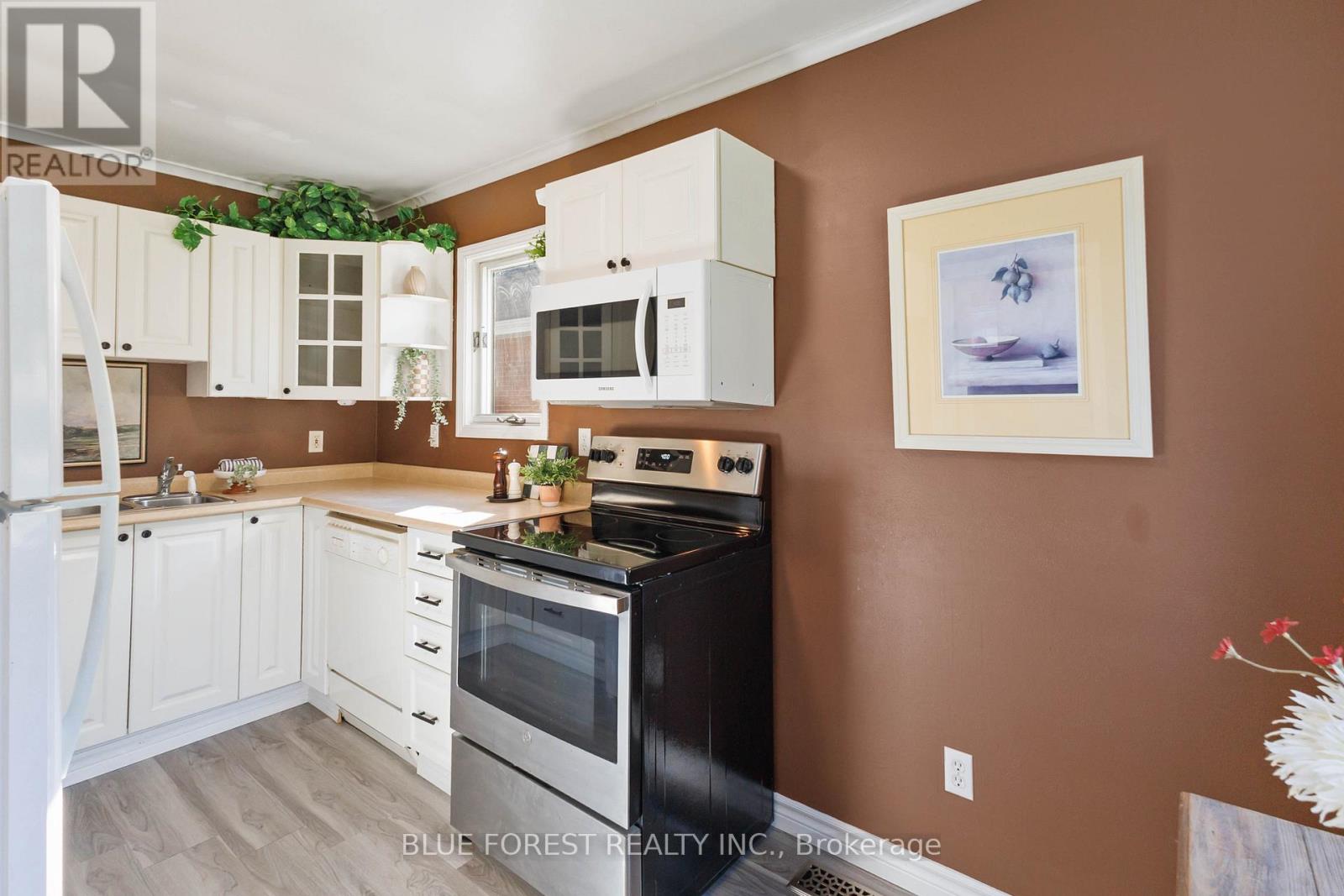 49 Raywood Avenue, London South, Ontario  N6C 1Y6 - Photo 12 - X12431718
