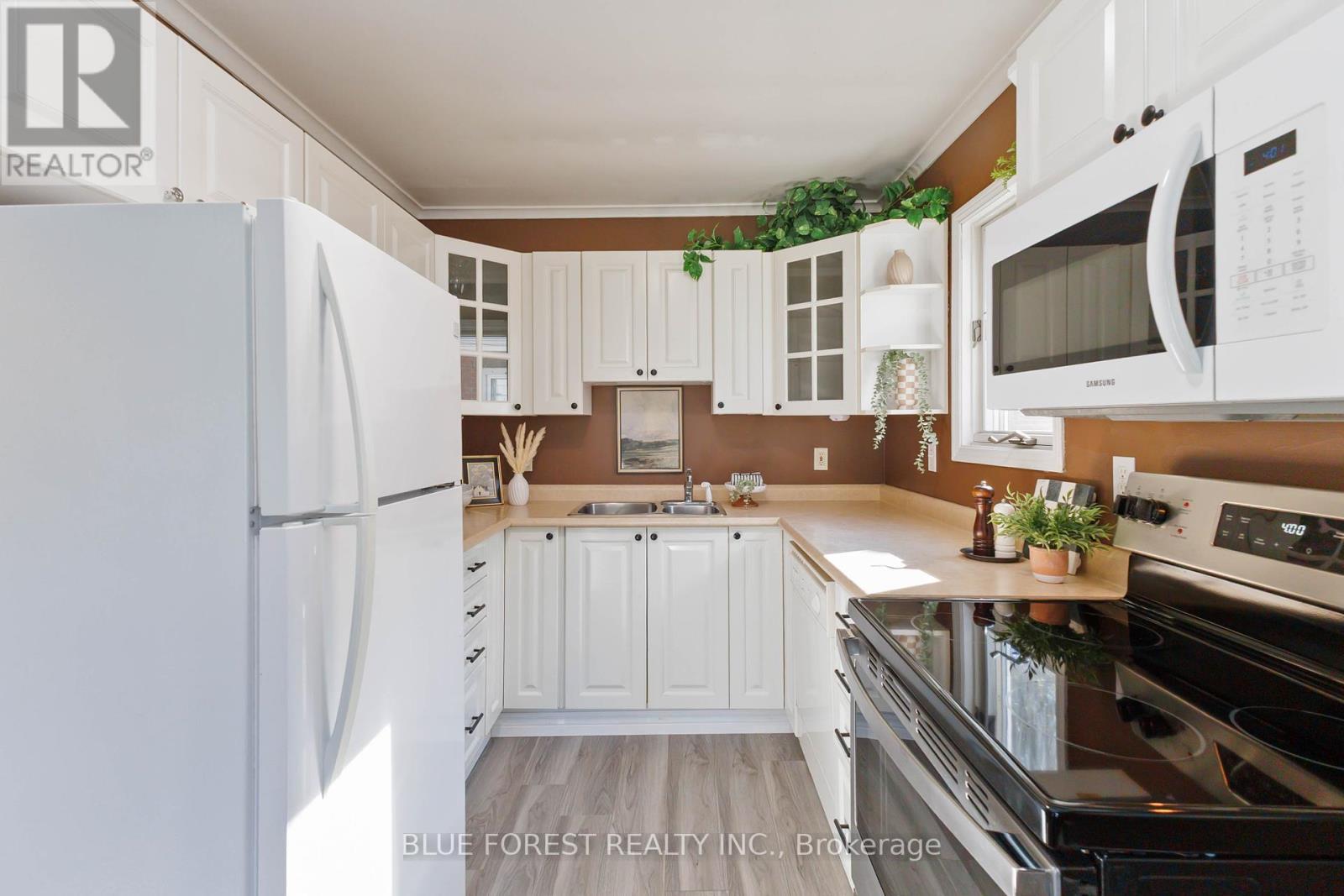 49 Raywood Avenue, London South, Ontario  N6C 1Y6 - Photo 13 - X12431718