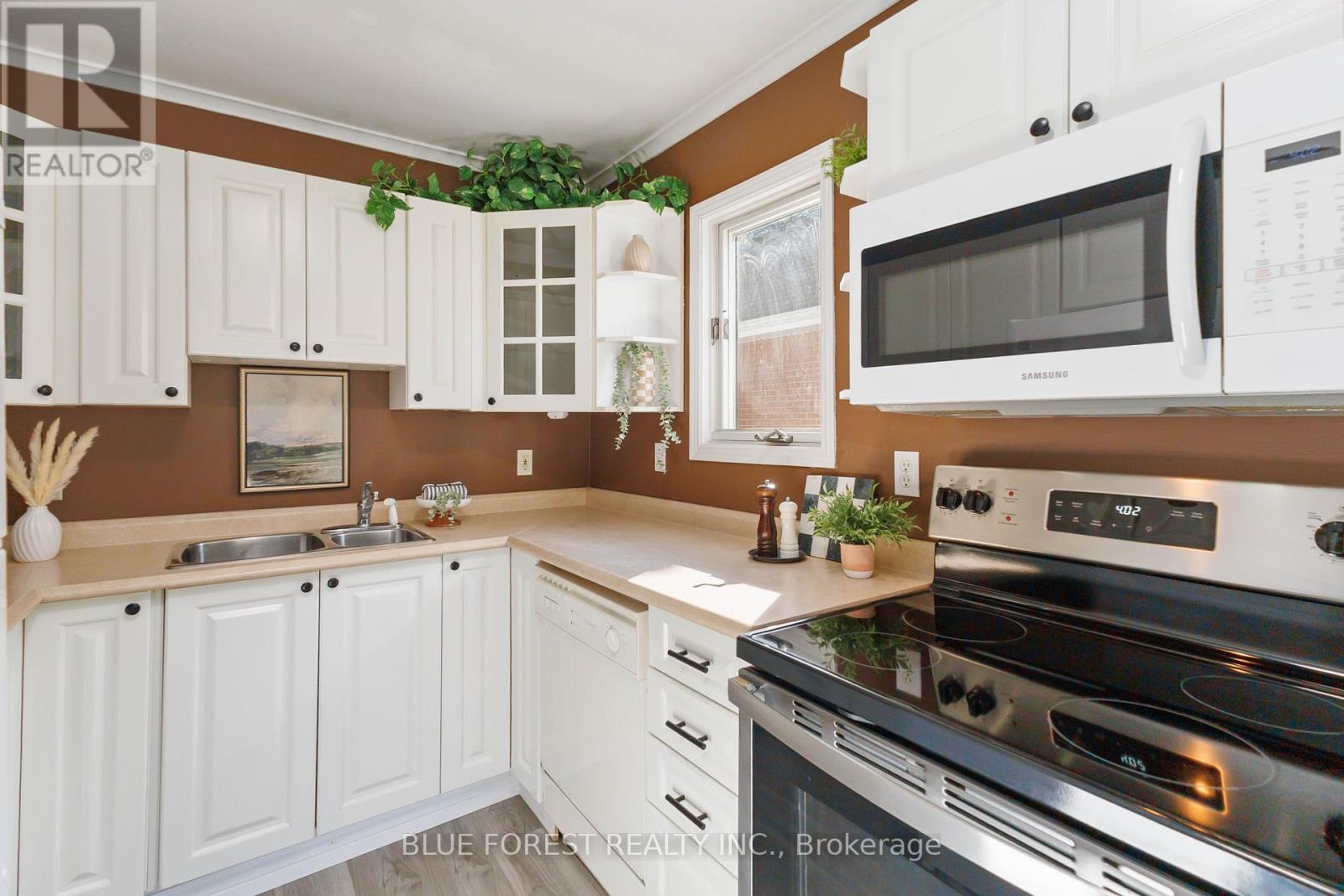 49 Raywood Avenue, London South, Ontario  N6C 1Y6 - Photo 15 - X12431718