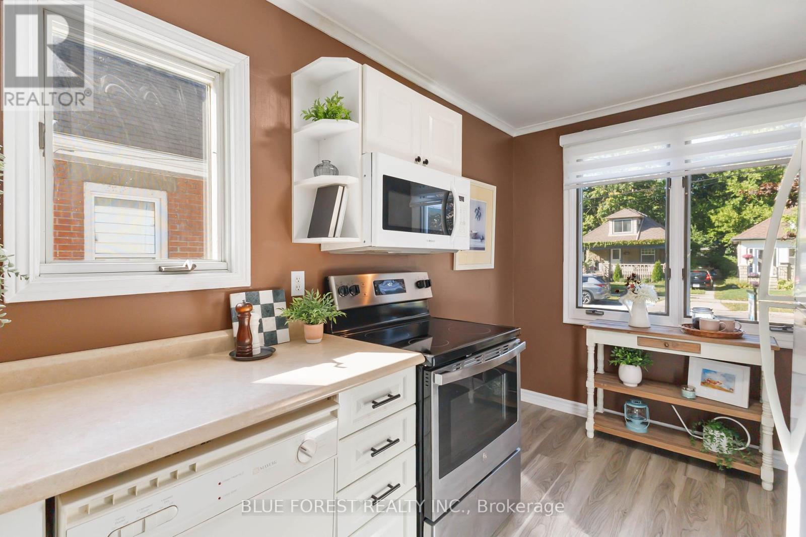 49 Raywood Avenue, London South, Ontario  N6C 1Y6 - Photo 16 - X12431718
