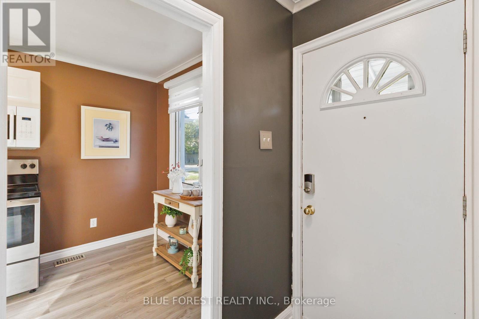 49 Raywood Avenue, London South, Ontario  N6C 1Y6 - Photo 4 - X12431718