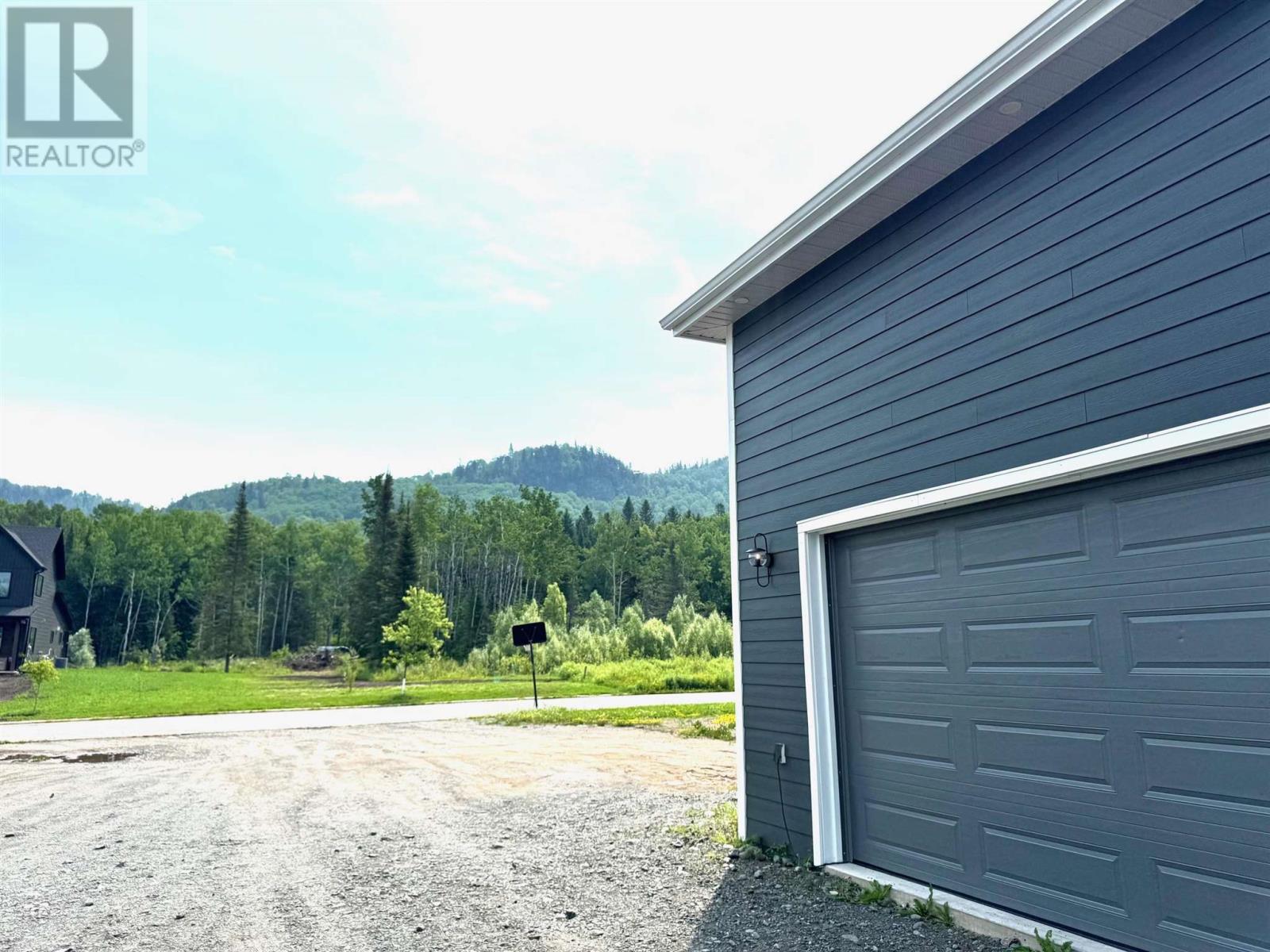 2105 Foothill Dr, Thunder Bay, Ontario  P7J 0L1 - Photo 47 - TB252179