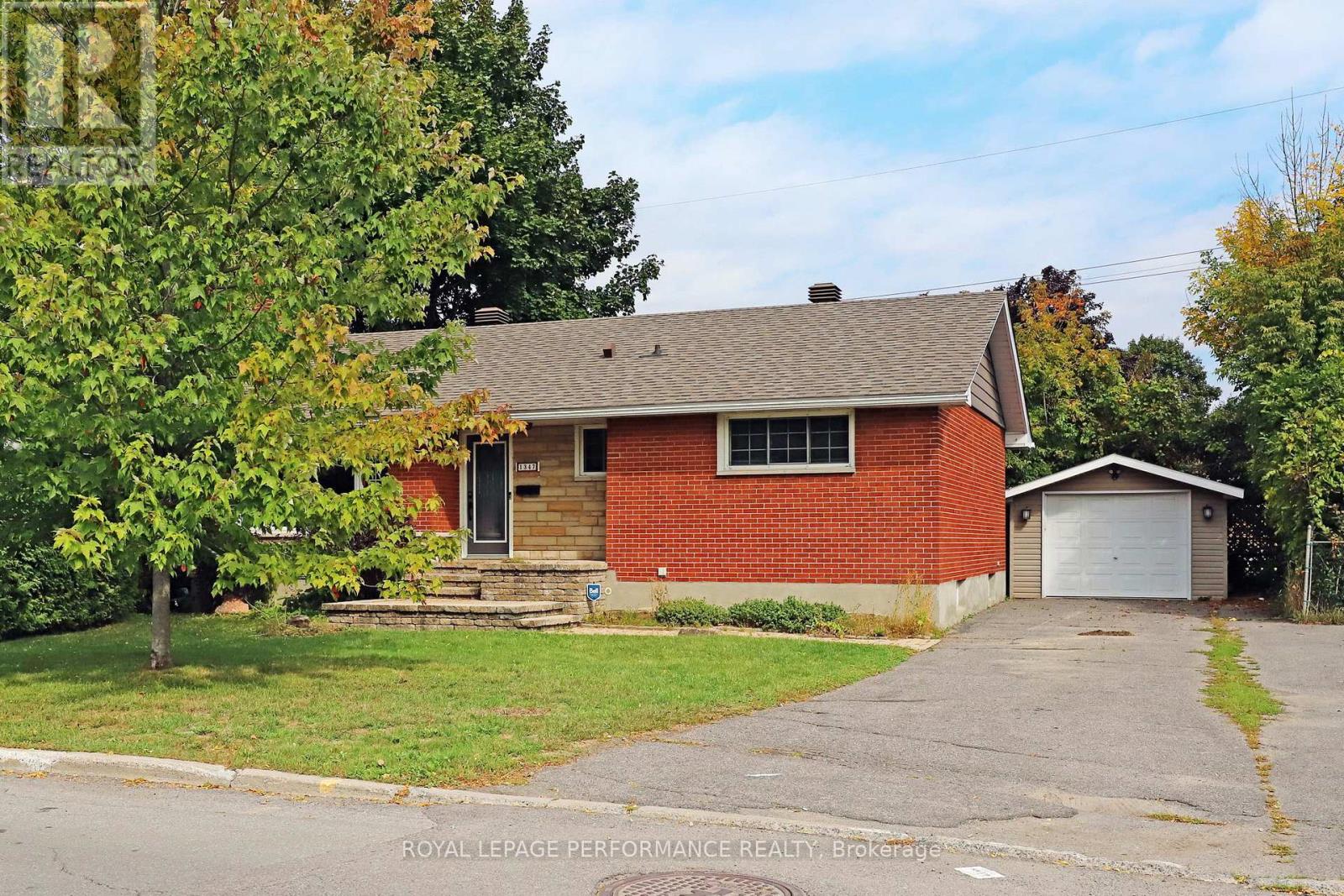 1347 Highgate Road, Ottawa, Ontario  K2C 2Y5 - Photo 1 - X12431742