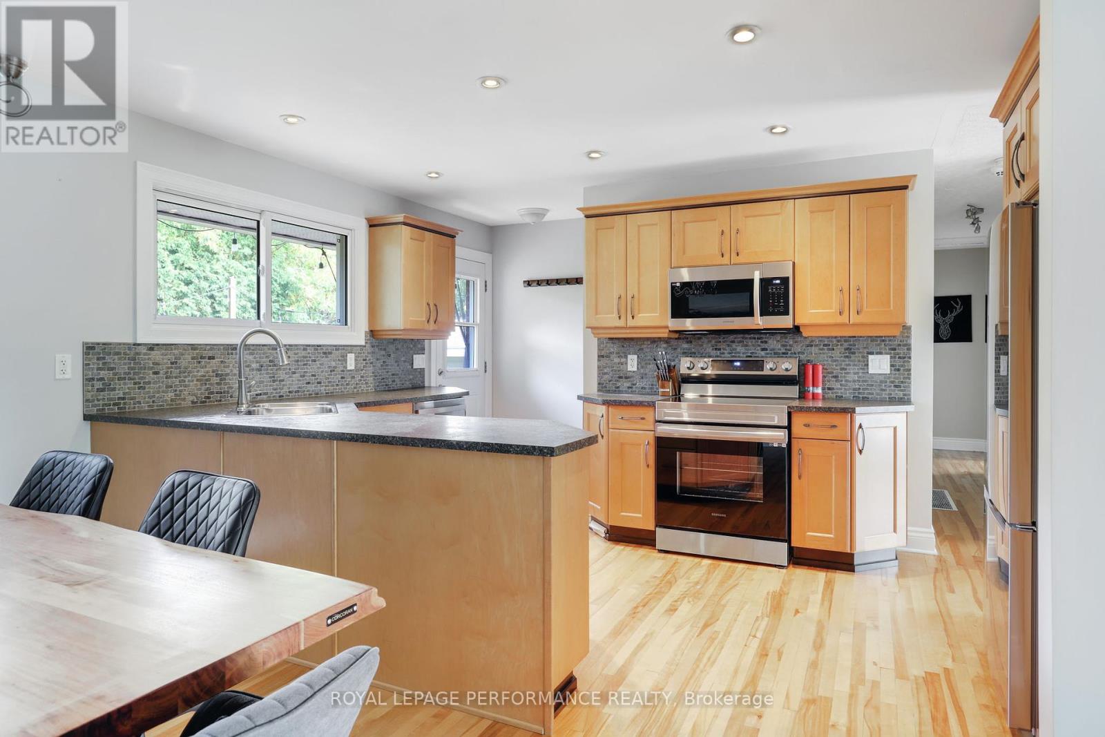 1347 Highgate Road, Ottawa, Ontario  K2C 2Y5 - Photo 11 - X12431742