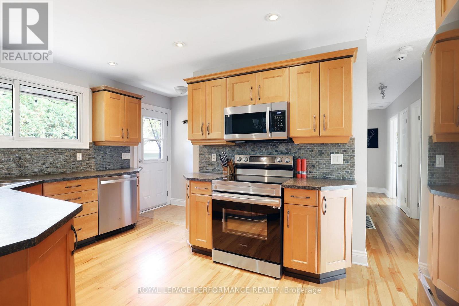 1347 Highgate Road, Ottawa, Ontario  K2C 2Y5 - Photo 12 - X12431742