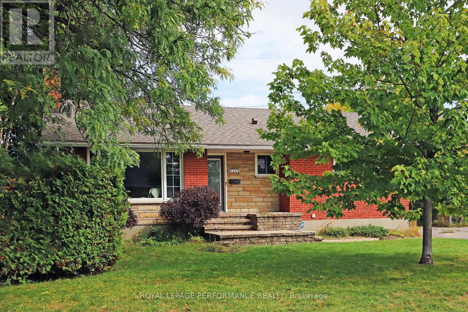 1347 Highgate Road, Ottawa, Ontario  K2C 2Y5 - Photo 2 - X12431742