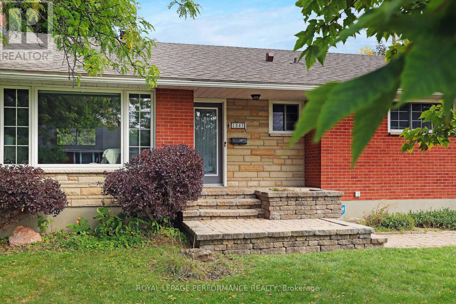 1347 Highgate Road, Ottawa, Ontario  K2C 2Y5 - Photo 3 - X12431742