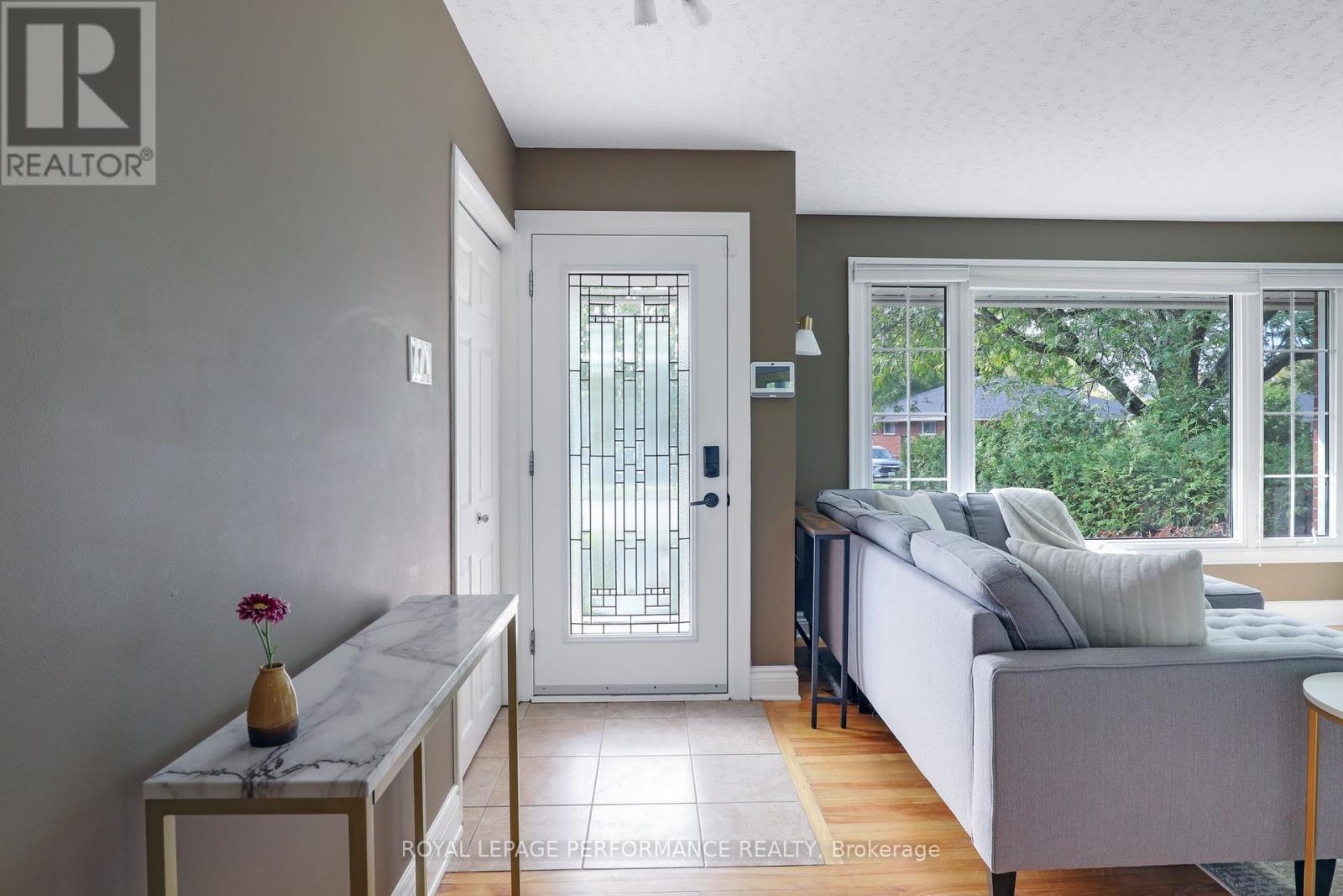 1347 Highgate Road, Ottawa, Ontario  K2C 2Y5 - Photo 4 - X12431742
