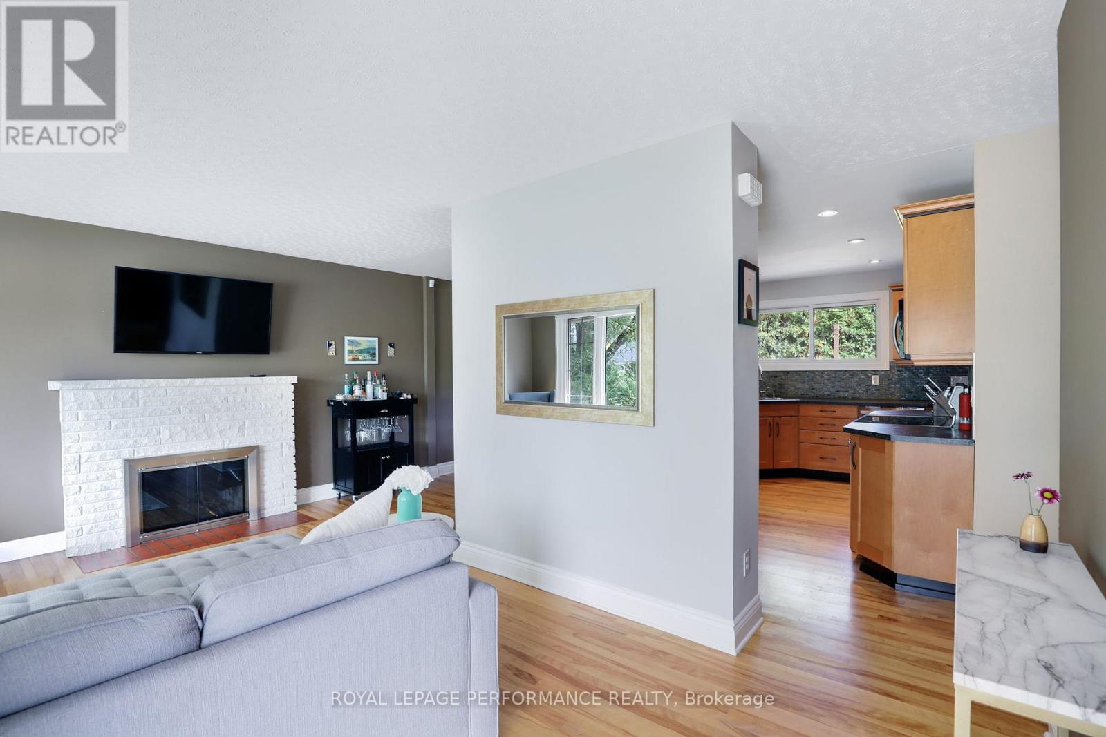 1347 Highgate Road, Ottawa, Ontario  K2C 2Y5 - Photo 5 - X12431742
