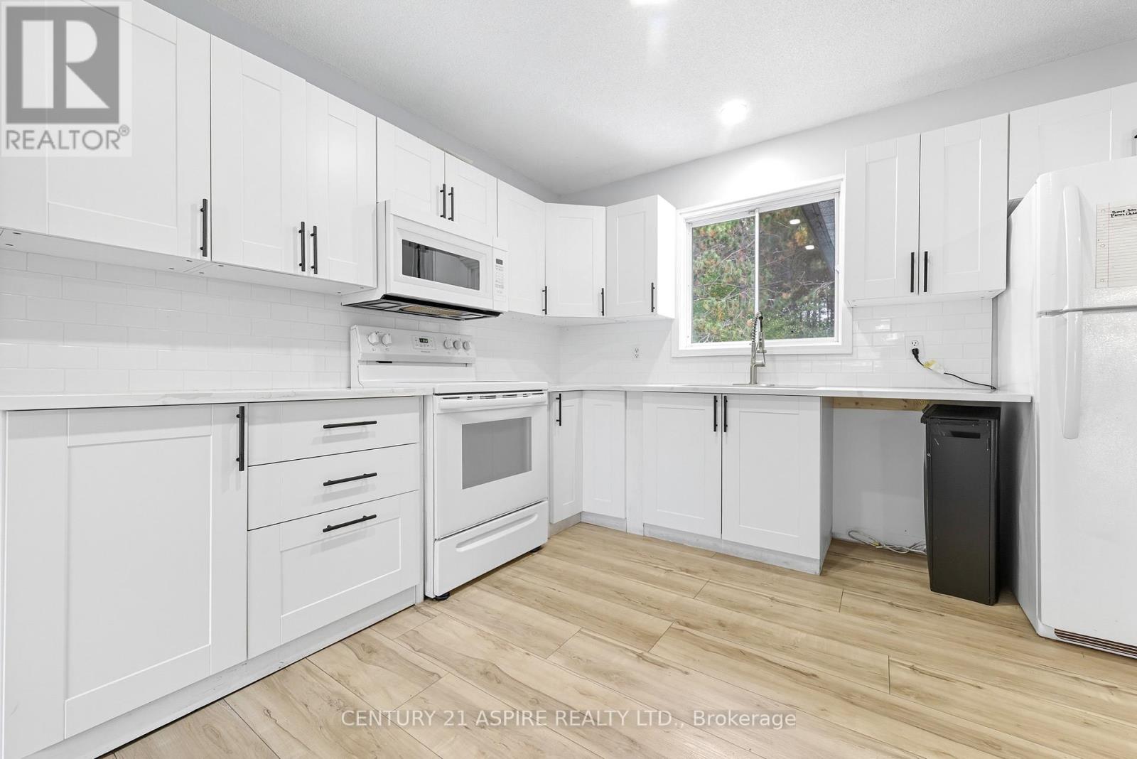12 Dutch Drive, Petawawa, Ontario  K8H 3M2 - Photo 10 - X12431726