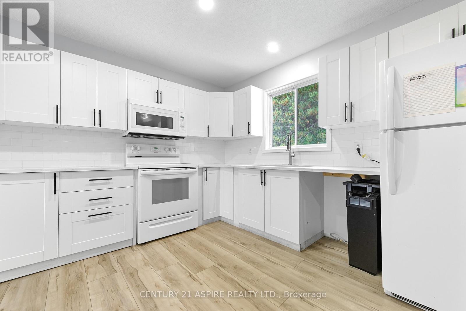 12 Dutch Drive, Petawawa, Ontario  K8H 3M2 - Photo 8 - X12431726