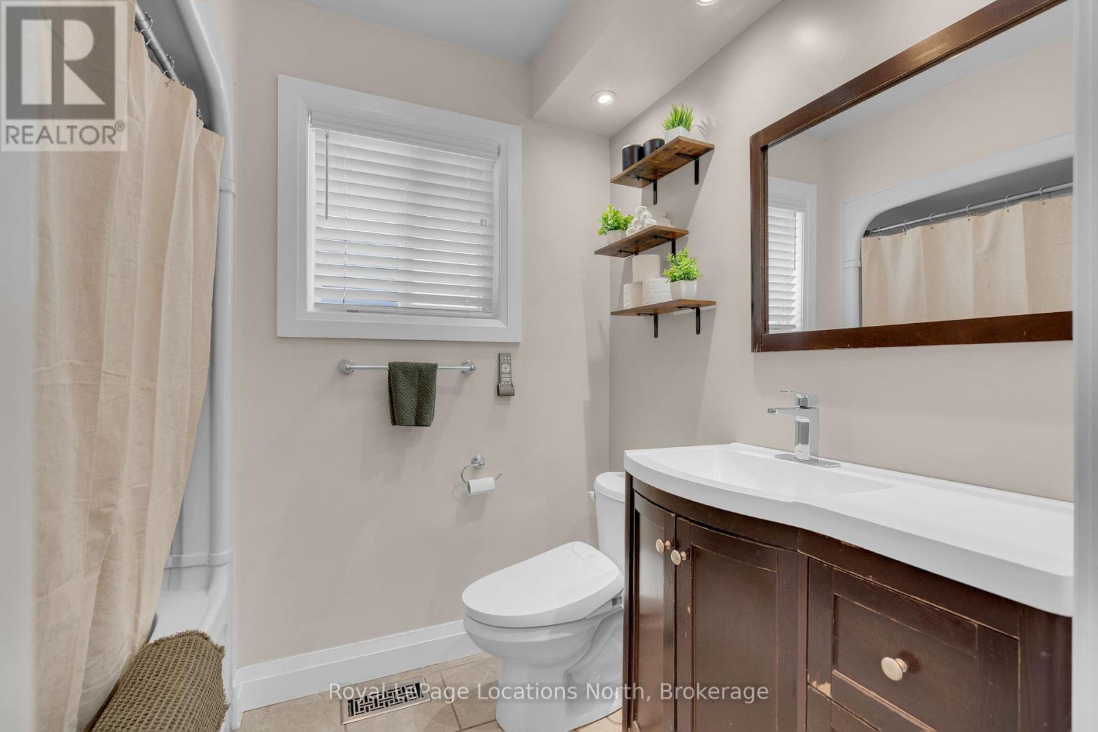 88 Rose Street, Barrie, Ontario  L4M 2T2 - Photo 11 - S12431729