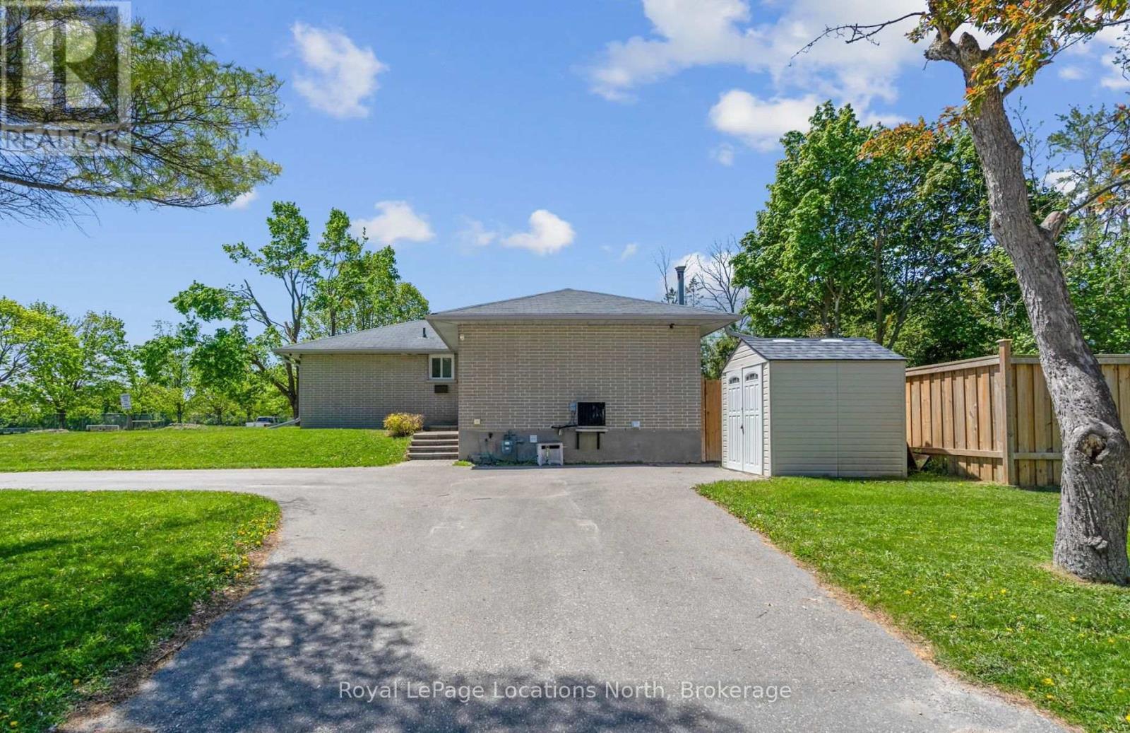 88 Rose Street, Barrie, Ontario  L4M 2T2 - Photo 2 - S12431729