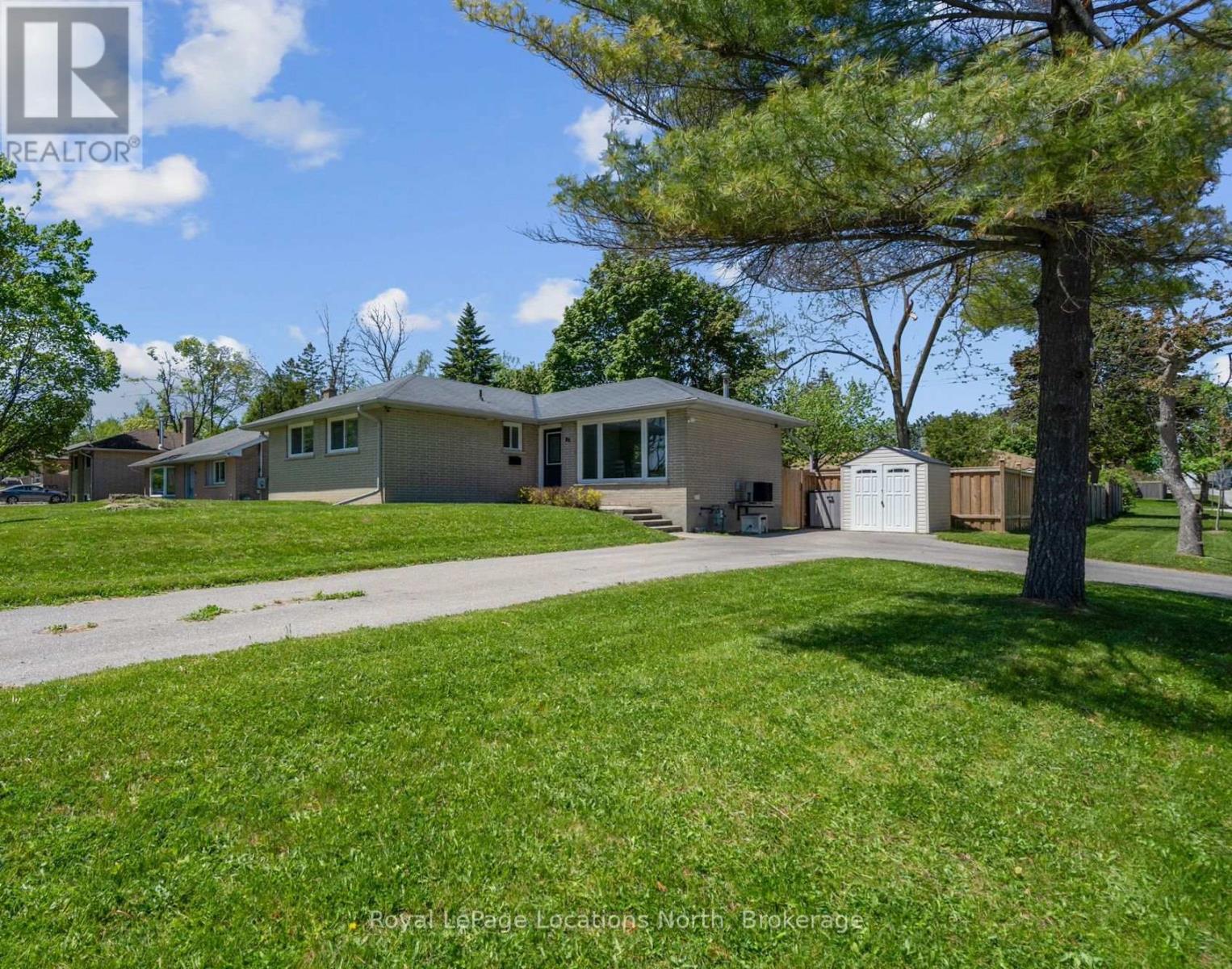 88 Rose Street, Barrie, Ontario  L4M 2T2 - Photo 3 - S12431729