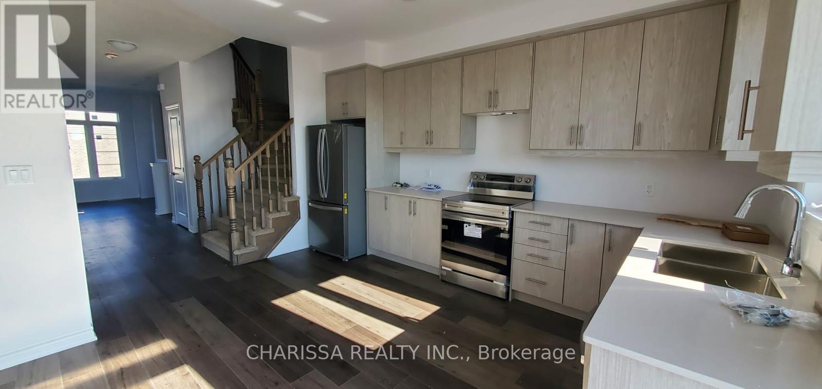 48 - 61 Soho Street, Hamilton, Ontario  L8J 0M6 - Photo 3 - X12431656