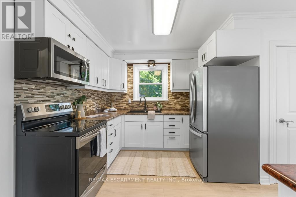 11 Beland Court, Hamilton, Ontario  L8K 3T8 - Photo 8 - X12431705