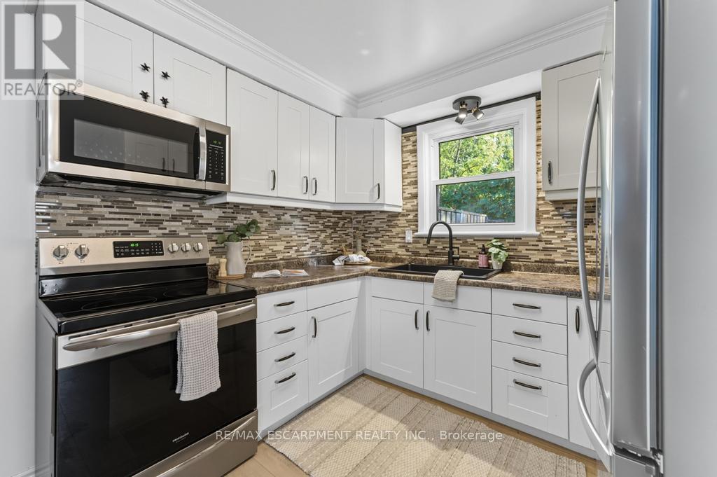 11 Beland Court, Hamilton, Ontario  L8K 3T8 - Photo 9 - X12431705