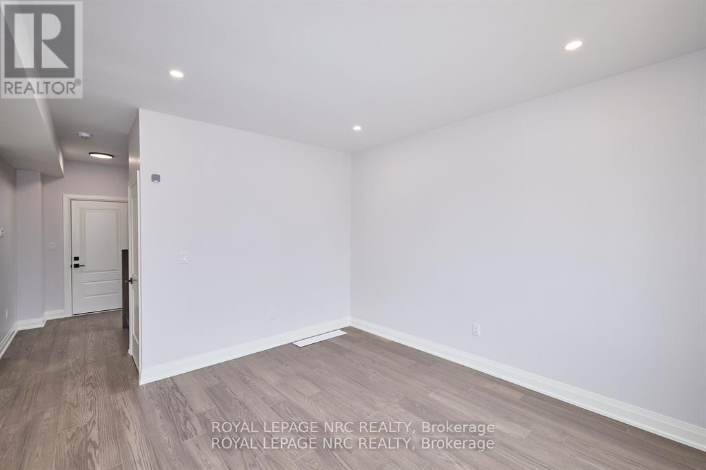 149 Hodgkins Avenue, Thorold (Allanburg/thorold South), Ontario  L2V 0M6 - Photo 11 - X12431741